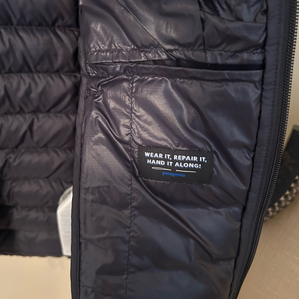 Patagonia Women's Black Puffer Jacket - Picture 7 of 11